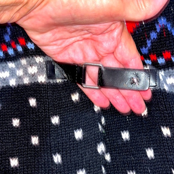 Tommy Hilfiger Sweater Vest. Size: Medium. Looks Brand New. - Picture 6 of 13